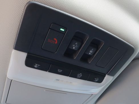 Used 2024 Nissan Pathfinder Platinum image 27