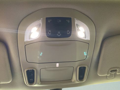 Used 2024 Chrysler Pacifica Limited FWD image 21