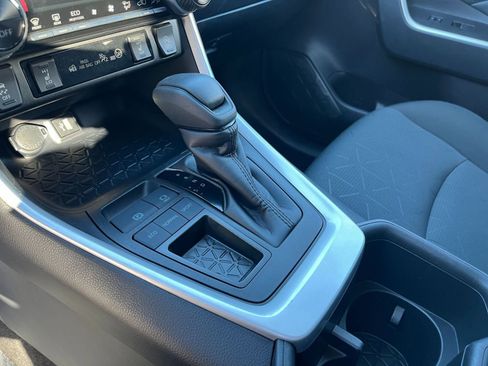 Used 2025 Toyota RAV4 XLE image 40