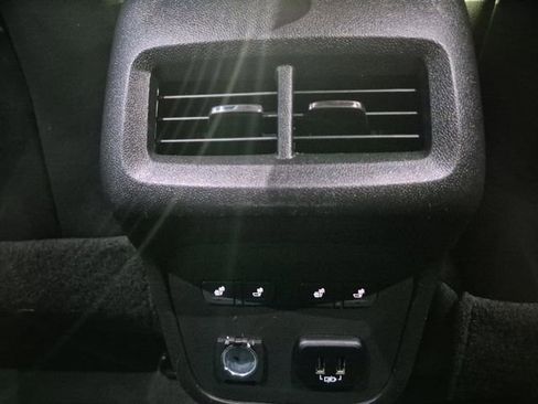Used 2018 Chevrolet Equinox Premier AWD/4WD image 29