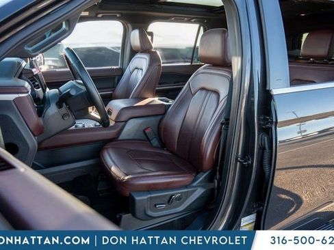 Used 2022 Ford Expedition Limited image 4
