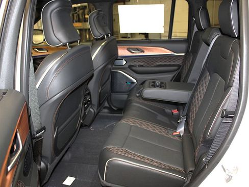 New 2026 Jeep Grand Cherokee Summit w/ MOPAR Finishing Package AWD/4WD image 34