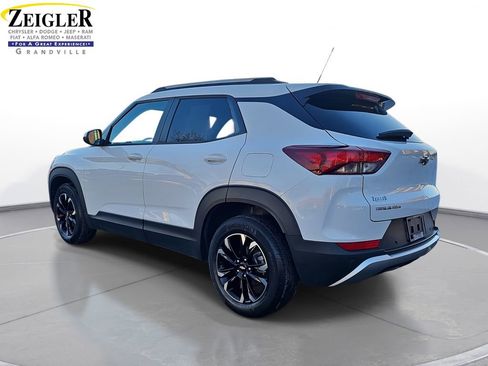 Used 2021 Chevrolet TrailBlazer LT w/ Premium Seating Package image 7