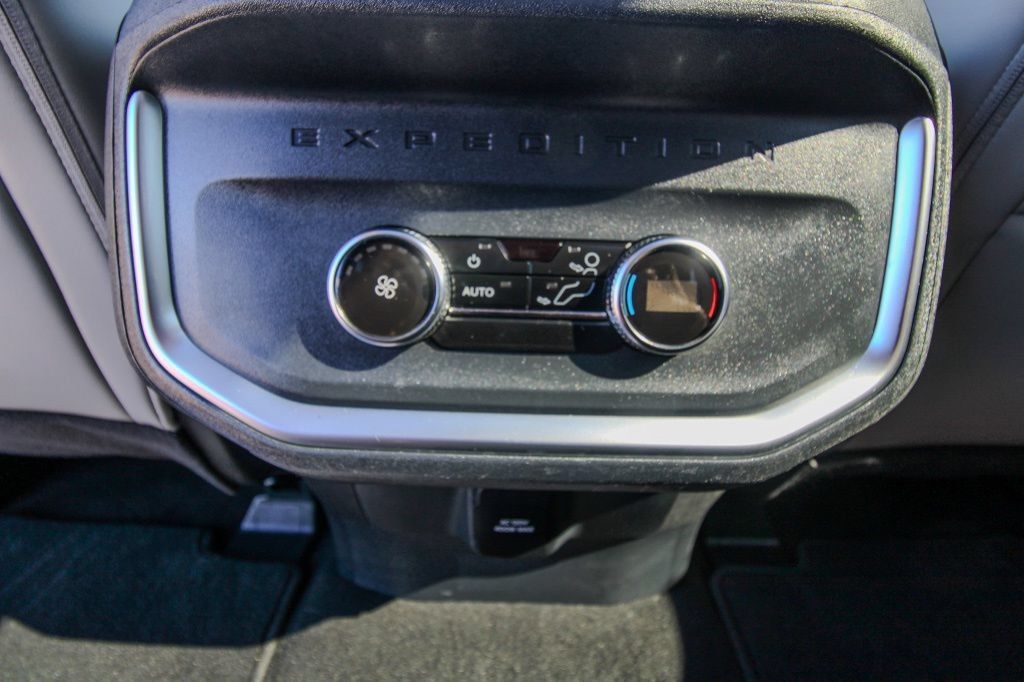 Used 2025 Ford Expedition Active AWD/4WD image 11