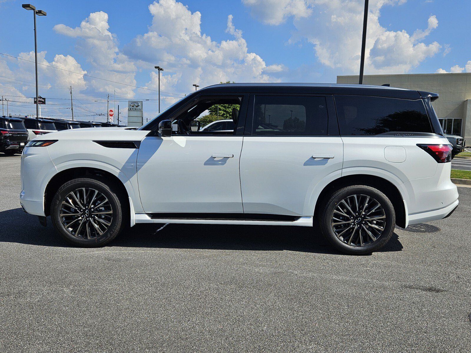 New 2027 INFINITI QX80 Autograph w/ Premium Cargo Package AWD/4WD image 9