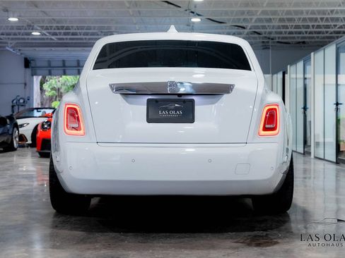 Used 2024 Rolls-Royce Phantom Sedan RWD image 62