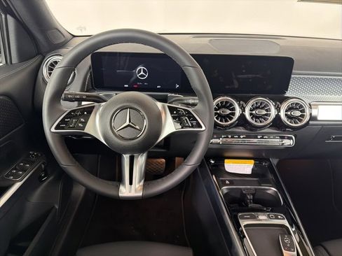 New 2025 Mercedes-Benz GLB 250 4MATIC image 13