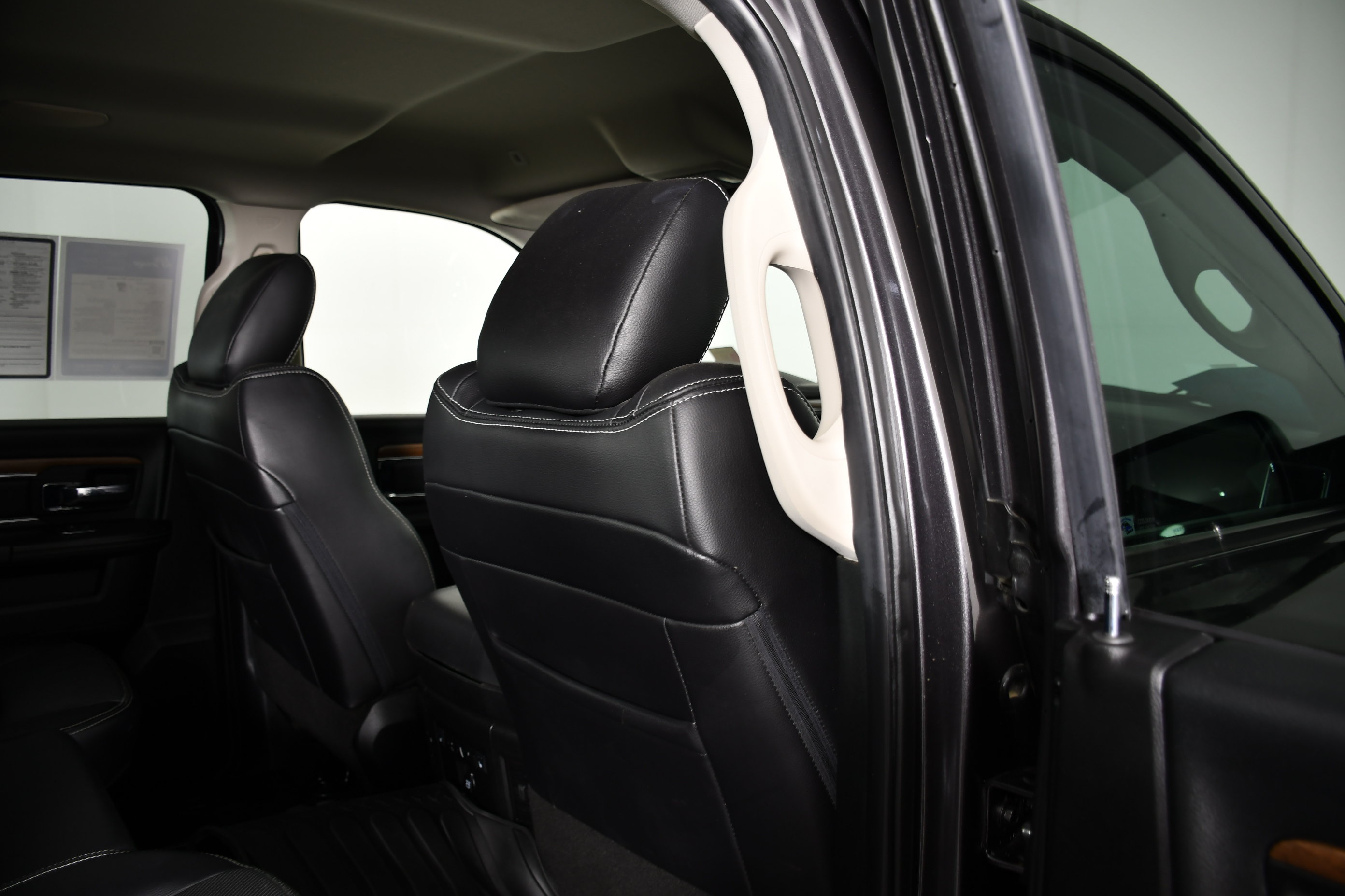 Used 2018 RAM 1500 Laramie AWD/4WD image 47