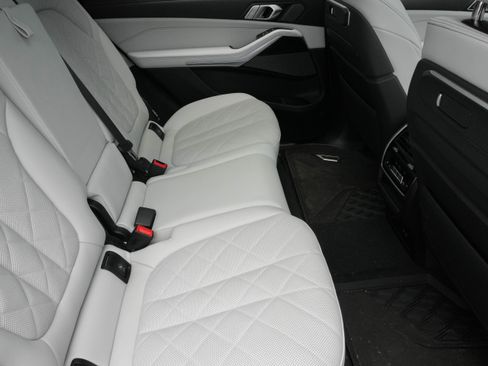 Certified 2026 BMW X7 xDrive40i w/ M Sport Package AWD/4WD image 40