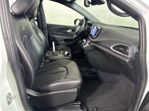 Used 2023 Chrysler Pacifica Touring-L w/ S Appearance Package image 28