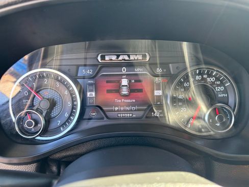 Used 2019 RAM 1500 Laramie AWD/4WD image 16
