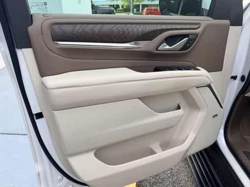 Used 2022 GMC Yukon XL Denali w/ Denali Premium Package image 11