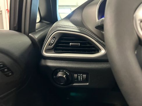 New 2027 Chrysler Pacifica Select FWD image 19