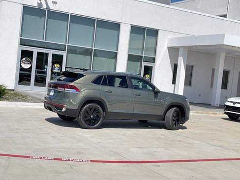 New 2026 Volkswagen Atlas Cross Sport SE FWD image 6