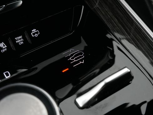 Used 2022 Jeep Wagoneer Series III w/ Rear Seat Video Group 1 image 31