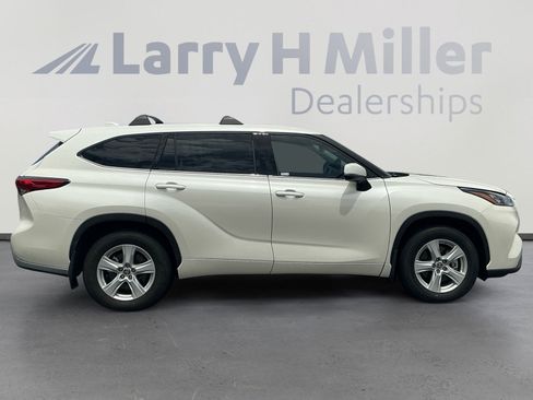 Used 2020 Toyota Highlander L AWD/4WD image 6