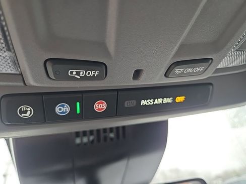 Used 2025 Chevrolet Silverado 1500 LT AWD/4WD image 74