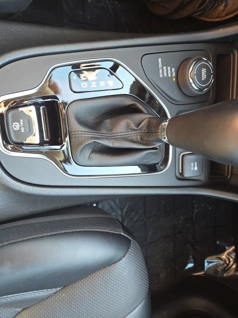 Used 2022 Jeep Cherokee Limited AWD/4WD image 14