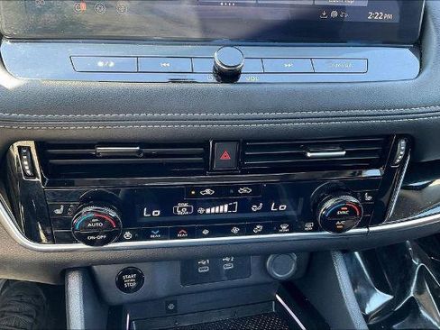 Used 2024 Nissan Rogue SL w/ SL Premium Package image 15