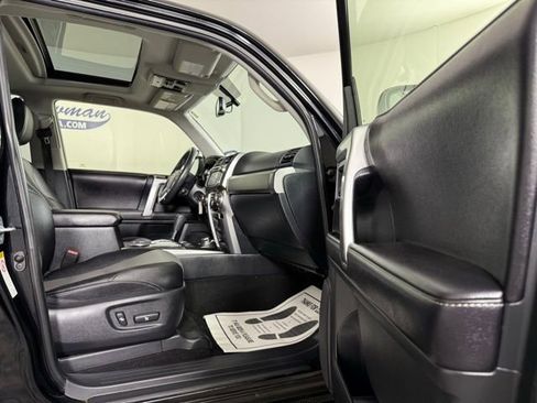 Used 2016 Toyota 4Runner SR5 Premium image 17