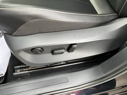 Used 2022 Volkswagen Tiguan SE image 11