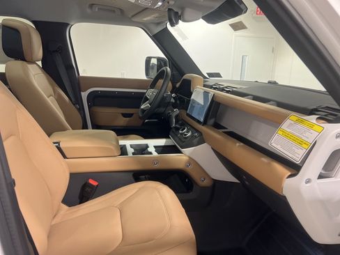 Used 2025 Land Rover Defender 110 S image 25