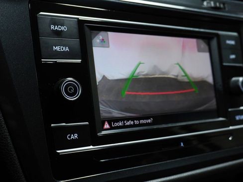 Used 2018 Volkswagen Tiguan S image 20