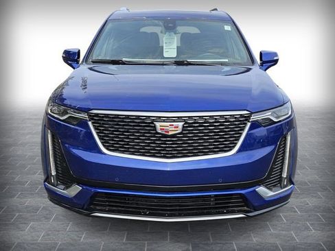 Certified 2025 Cadillac XT6 Premium Luxury image 2