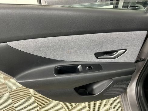 Used 2023 Hyundai Elantra Limited FWD image 16