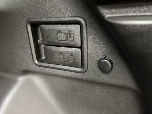 Used 2018 Chevrolet Equinox LT image 28