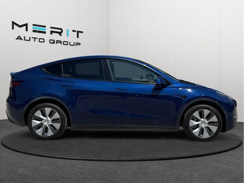 Used 2022 Tesla Model Y Long Range AWD/4WD image 10