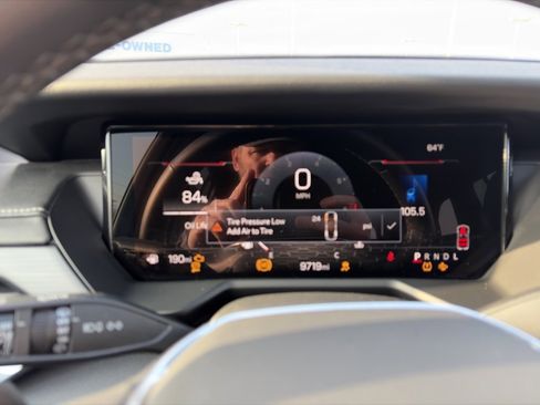 Used 2025 GMC Acadia Elevation image 18