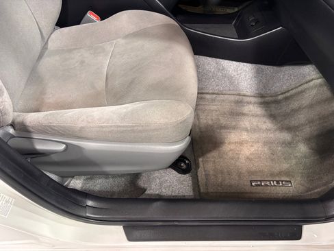 Used 2014 Toyota Prius Two image 18