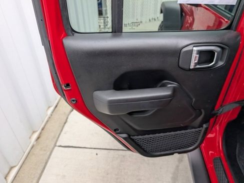 Used 2024 Jeep Wrangler Willys image 17