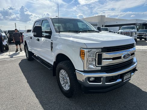 Used 2017 Ford F250 XLT w/ FX4 Off-Road Package AWD/4WD image 23