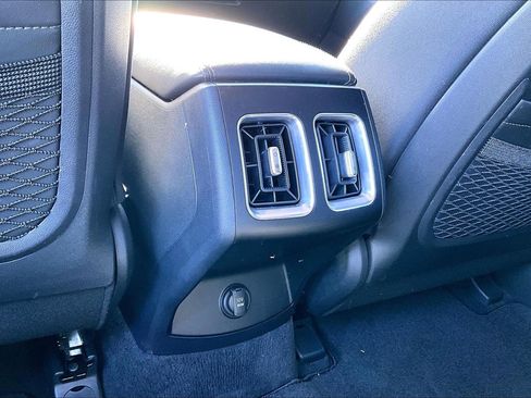 Used 2024 Kia Sorento LX image 10