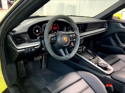 Used 2025 Porsche 911 Carrera image 17