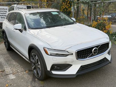 New 2025 Volvo V60 B5 Cross Country Ultra w/ Protection Package Premier