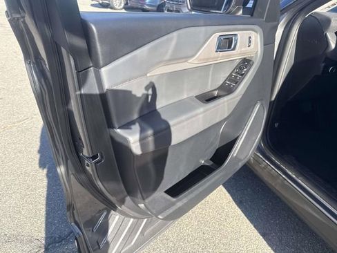 Certified 2025 Ford Explorer Active AWD/4WD image 19