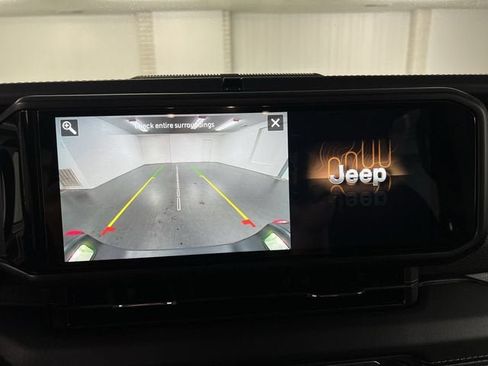 Used 2025 Jeep Gladiator Rubicon AWD/4WD image 14