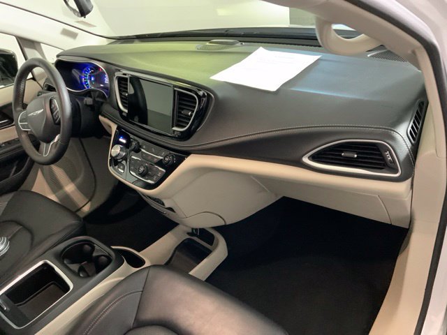 Used 2024 Chrysler Pacifica Limited FWD image 29