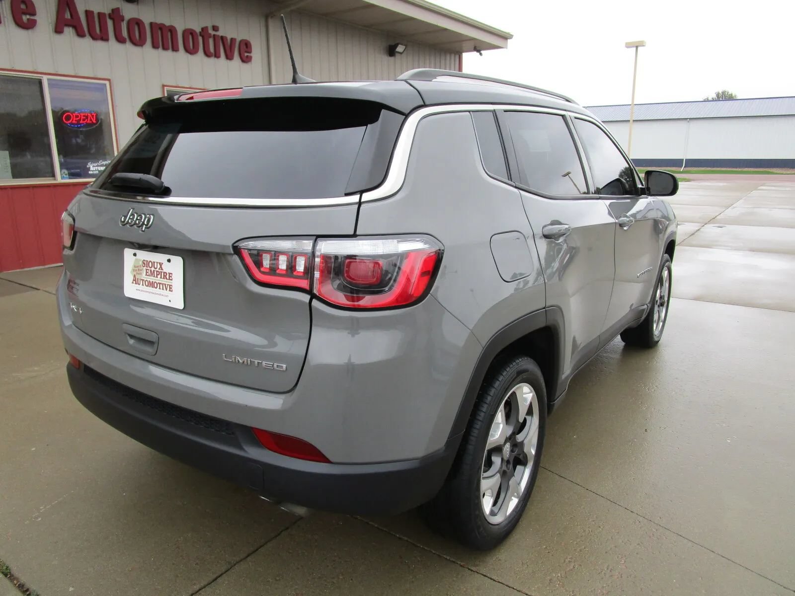 Used 2019 Jeep Compass Limited AWD/4WD image 9