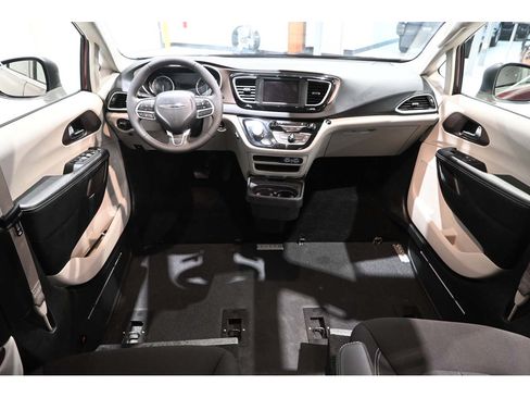 Used 2023 Chrysler Voyager LX FWD image 21