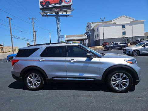 Used 2021 Ford Explorer XLT w/ Equipment Group 202A image 6
