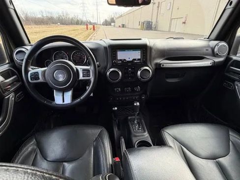 Used 2016 Jeep Wrangler Unlimited Rubicon image 25