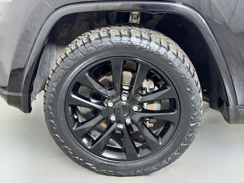 Used 2020 Jeep Grand Cherokee Altitude AWD/4WD image 31