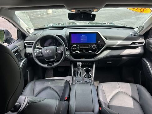 Certified 2025 Toyota Highlander Platinum AWD/4WD image 59