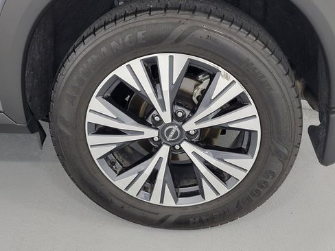 Used 2023 Nissan Rogue SV w/ SV Premium Package image 11