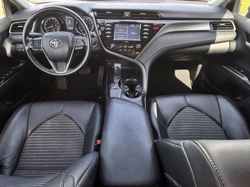 Used 2020 Toyota Camry SE w/ Convenience Package FWD image 8
