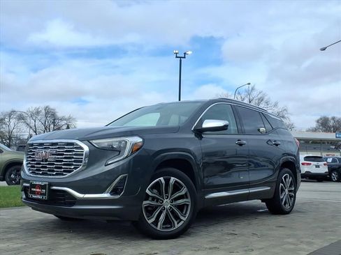 Used 2020 GMC Terrain Denali w/ Denali Premium Package AWD/4WD image 3
